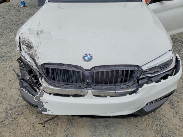 2019 BMW 5 SERIES xDrive — Engine bay