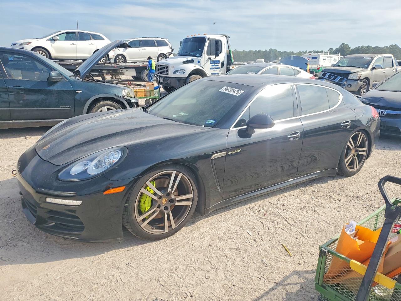 2014 PORSCHE PANAMERA S Hybrid — Front 3/4