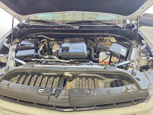 2020 CHEVROLET SILVERADO RST — Engine bay
