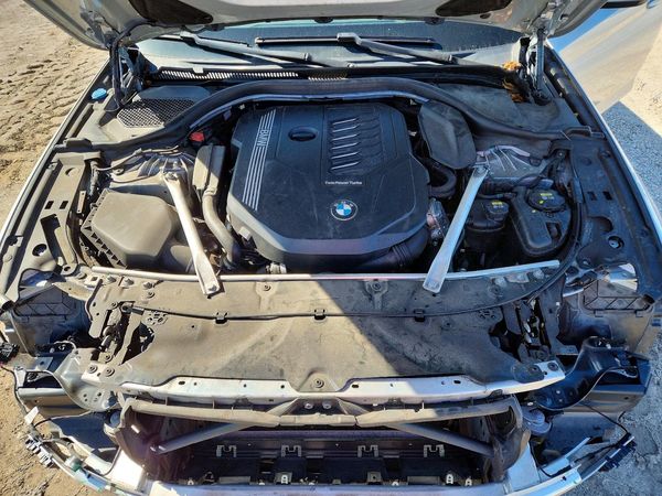 2020 BMW 540 xDrive — Engine bay
