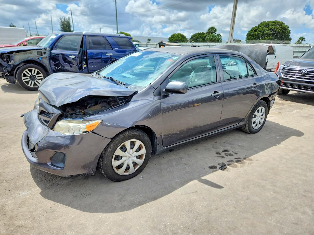 2013 TOYOTA COROLLA — Front 3/4
