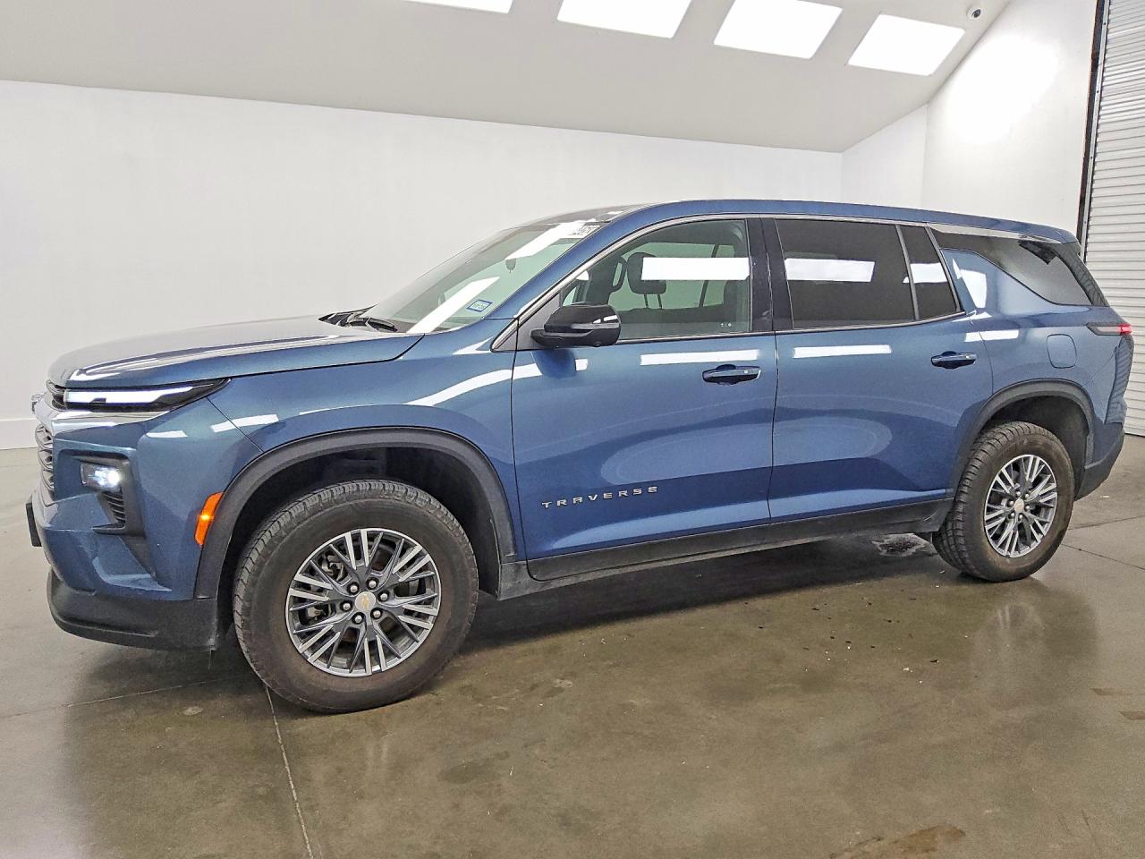 2024 CHEVROLET TRAVERSE LS — Front 3/4