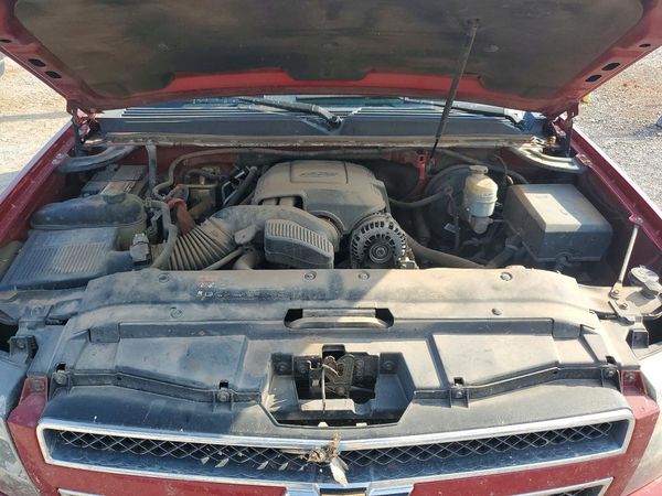 2013 CHEVROLET TAHOE LT — Engine bay