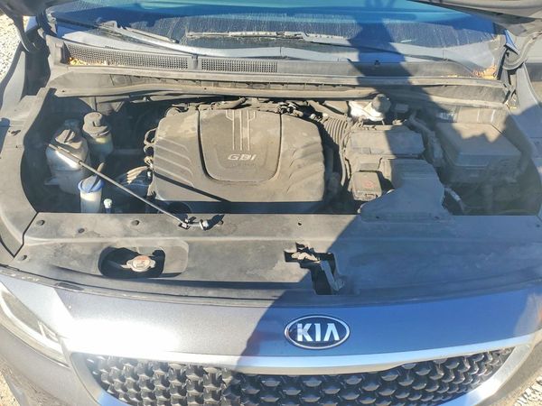 2018 KIA SEDONA LX — Engine bay