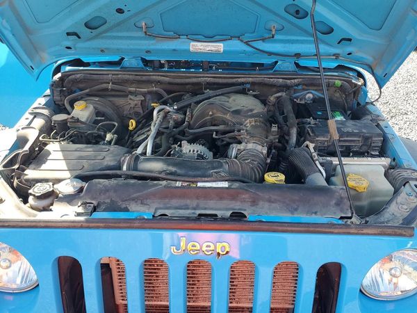 2018 JEEP WRANGLER UNLIMITED Unlimited Sport — Engine bay