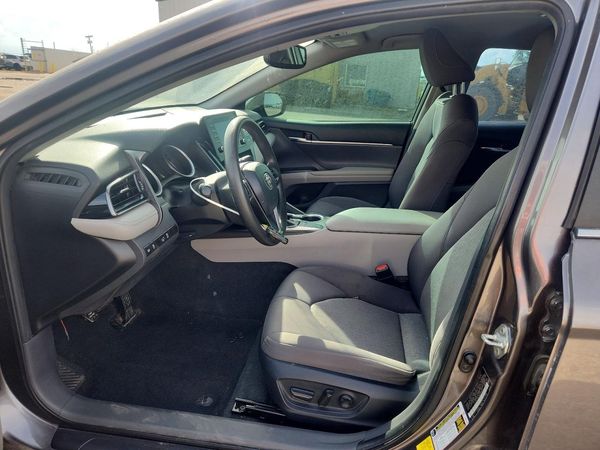 2022 TOYOTA CAMRY LE — DENT