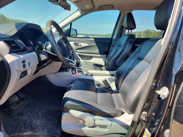 2019 HONDA PILOT LX — DENT
