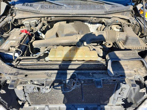 2019 FORD F150 — Engine bay