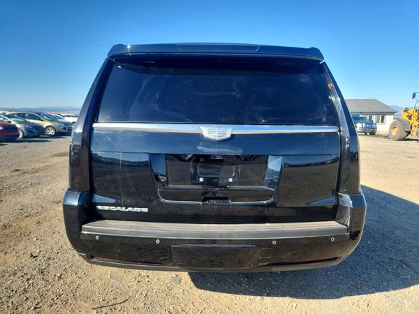 2017 CADILLAC ESCALADE Luxury — DIRR