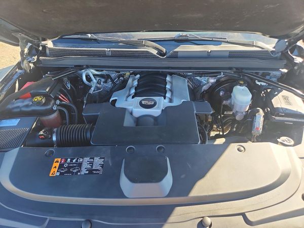 2017 CADILLAC ESCALADE Luxury — Engine bay
