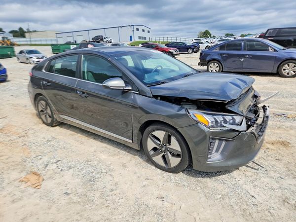 2021 HYUNDAI IONIQ SEL — Passenger 3/4