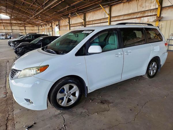 2013 TOYOTA SIENNA — DSFA — Front 3/4