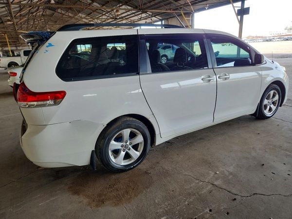 2013 TOYOTA SIENNA — PSRA