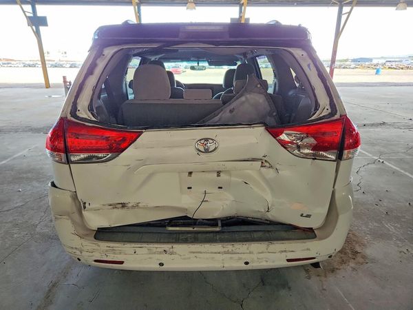 2013 TOYOTA SIENNA — DIRR