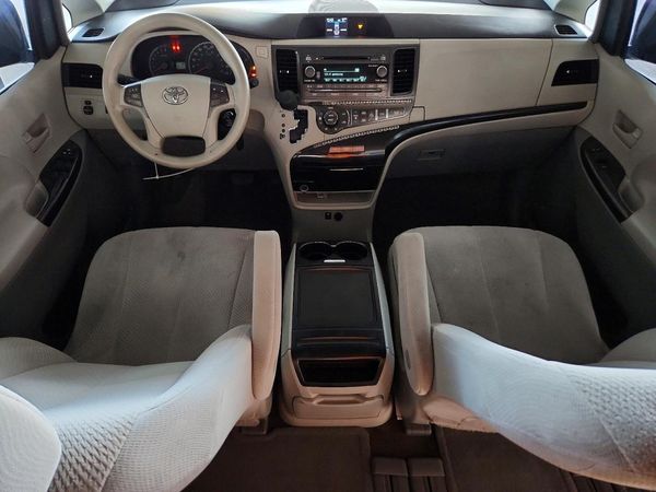2013 TOYOTA SIENNA — CKPT