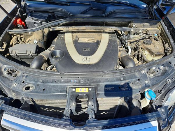 2012 MERCEDES-BENZ GL GL450 4-MATIC — Engine bay