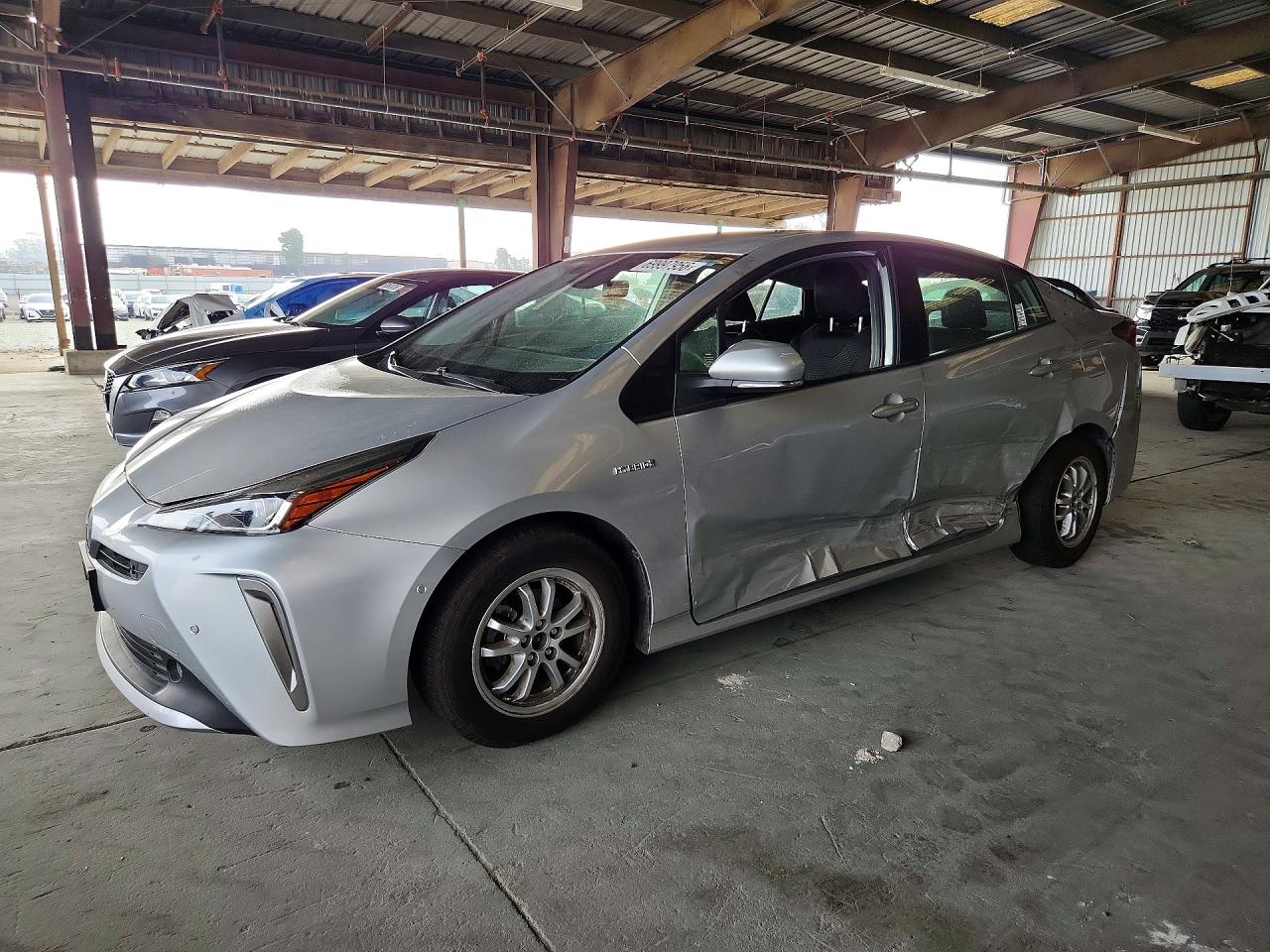2021 TOYOTA PRIUS — Front 3/4