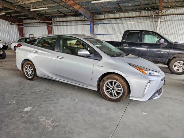 2021 TOYOTA PRIUS — Passenger 3/4