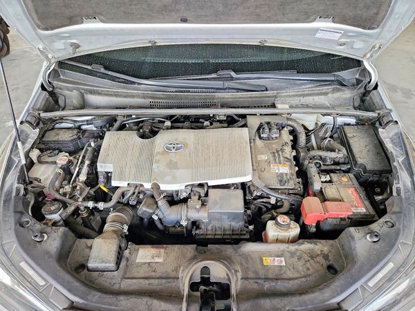 2021 TOYOTA PRIUS — Engine bay