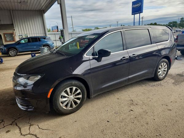 2017 CHRYSLER PACIFICA — Front 3/4