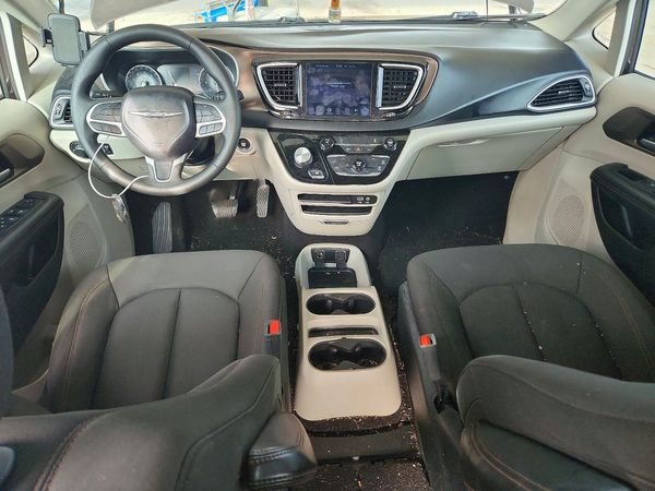 2017 CHRYSLER PACIFICA — CKPT
