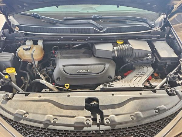 2017 CHRYSLER PACIFICA — Engine bay