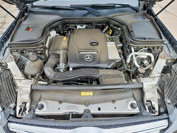 2019 MERCEDES-BENZ GLC GLC 300-4M — Engine bay