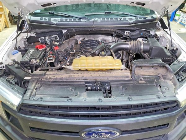 2019 FORD F150 — Engine bay