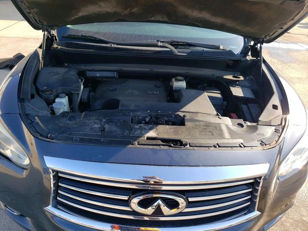 2014 INFINITI QX60 — Engine bay