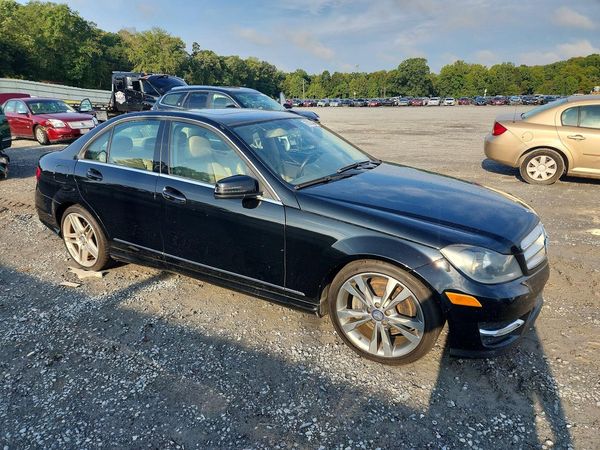 2013 MERCEDES-BENZ C C300 — Passenger 3/4