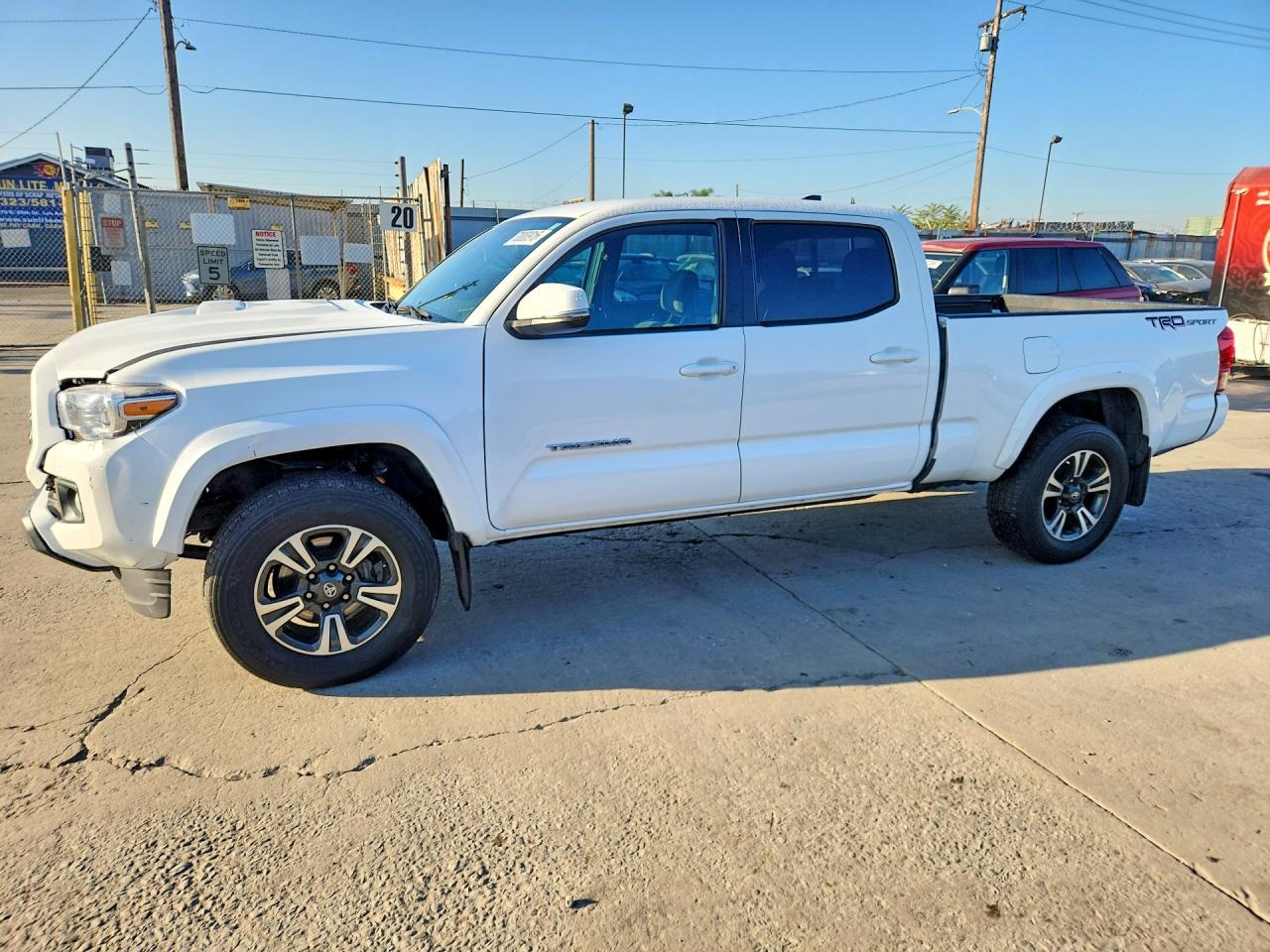 2017 TOYOTA TACOMA SR5/TRD Sport — Front 3/4