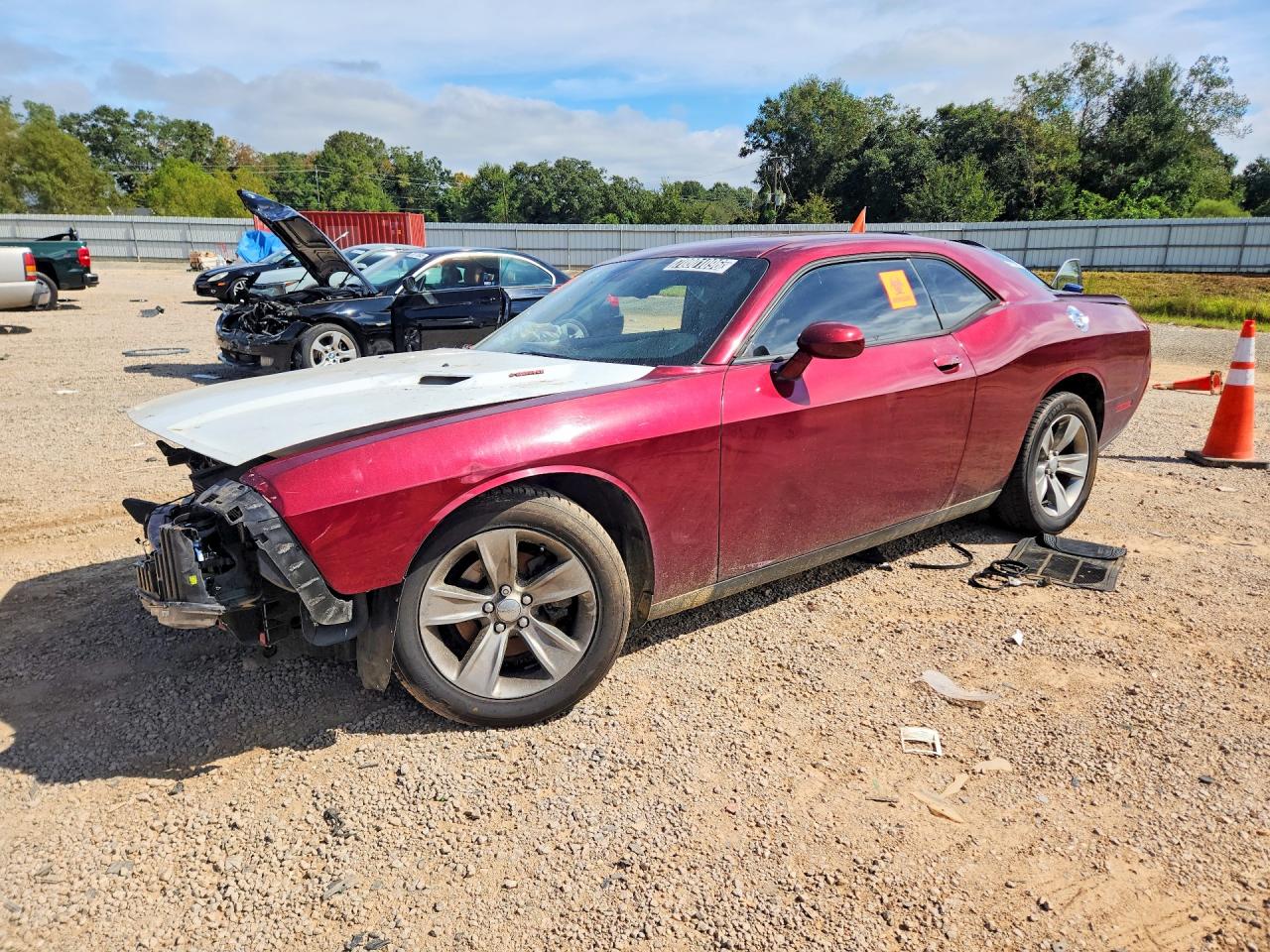 2019 DODGE CHALLENGER SXT — Front 3/4