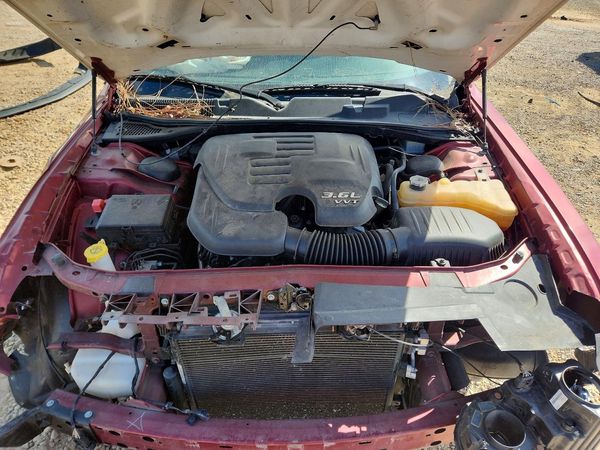 2019 DODGE CHALLENGER SXT — Engine bay