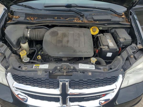 2014 DODGE GRAND CARAVAN SE — Engine bay