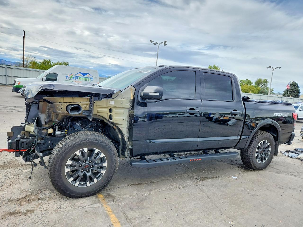 2021 NISSAN TITAN Crew Cab — Front 3/4