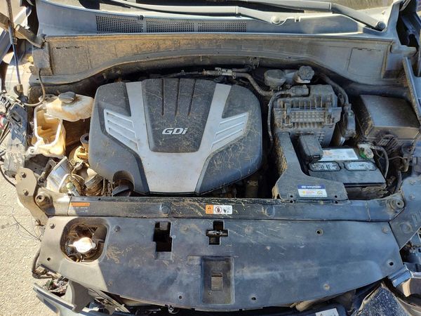 2017 HYUNDAI SANTA FE TOP — Engine bay