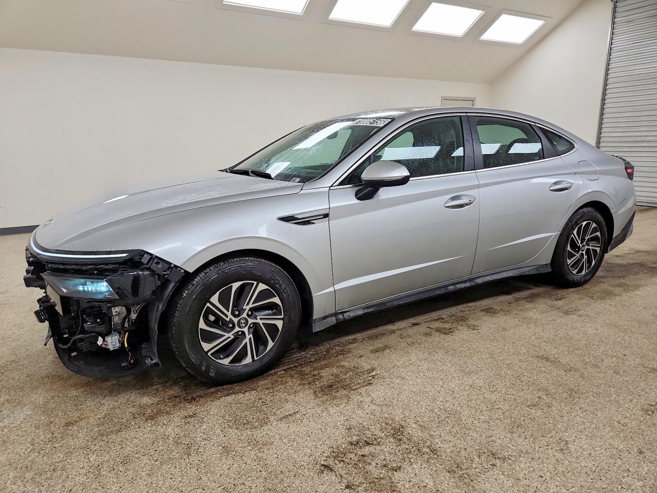 2026 HYUNDAI SONATA Blue — Front 3/4