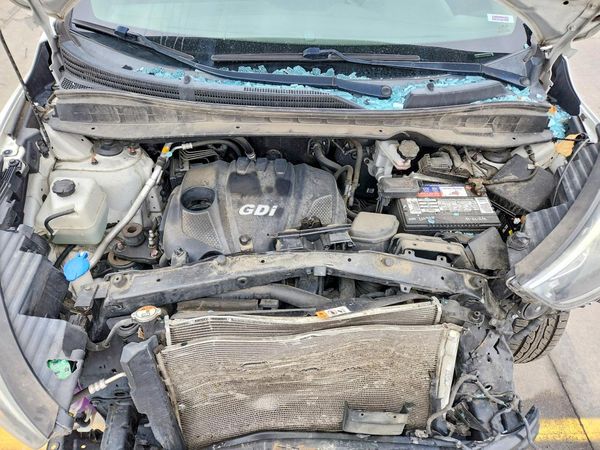 2015 HYUNDAI TUCSON GLS (Middle) — Engine bay
