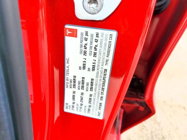 2018 TESLA MODEL 3 — VINS