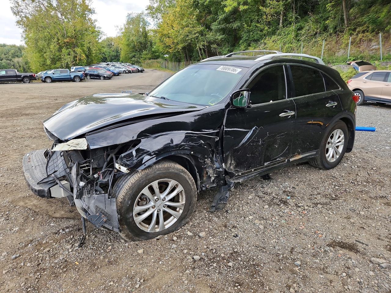 2014 INFINITI QX70 — Front 3/4