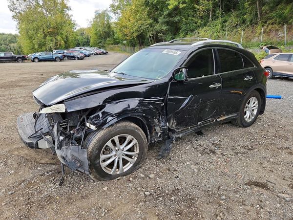 2014 INFINITI QX70 — Front 3/4