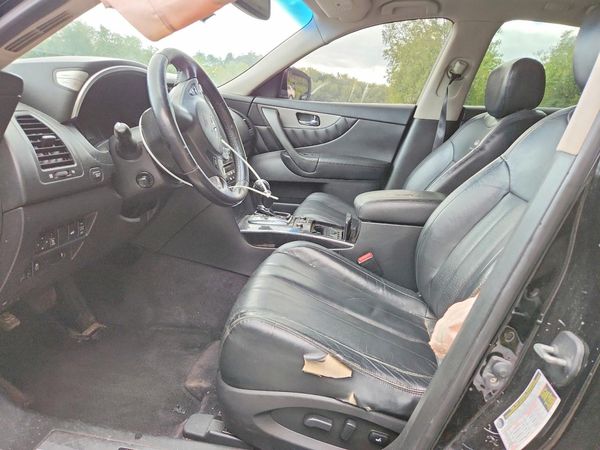 2014 INFINITI QX70 — DENT