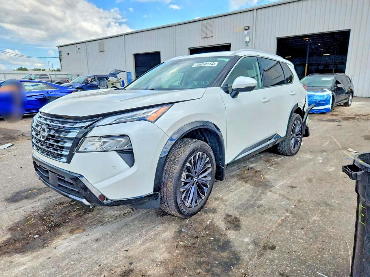 2025 NISSAN ROGUE PLATINUM — Front 3/4