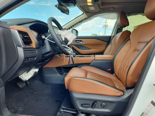 2025 NISSAN ROGUE PLATINUM — DENT