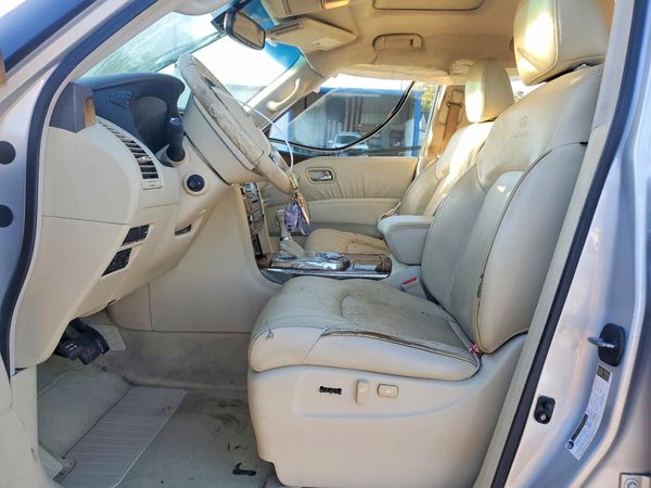 2012 INFINITI QX56 — DENT