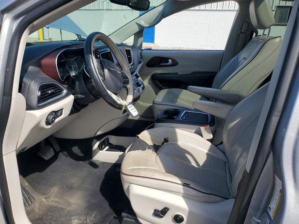 2019 CHRYSLER PACIFICA Limited — DENT