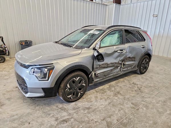 2023 KIA NIRO Wind — Front 3/4
