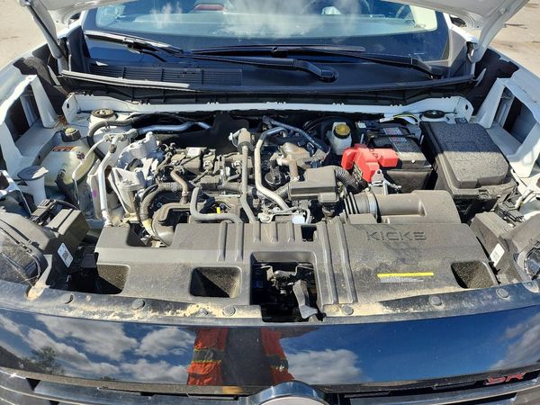 2025 NISSAN KICKS SR — Engine bay