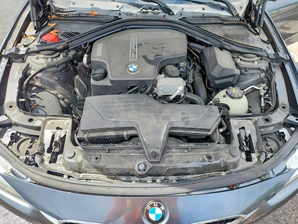 2016 BMW 320 xDrive SA — Engine bay