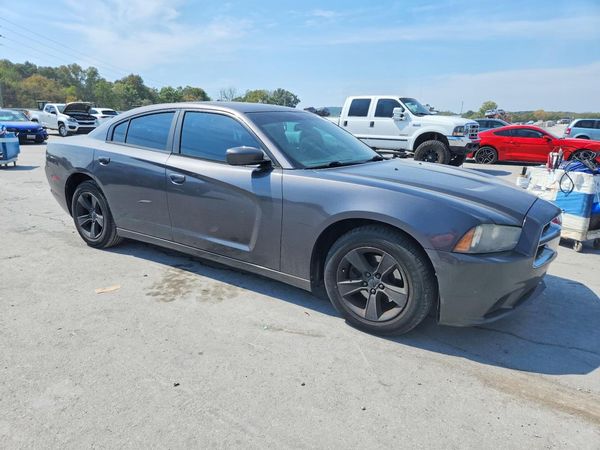 2013 DODGE CHARGER SE — Passenger 3/4
